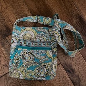 Vera Bradley crossbody. EUC